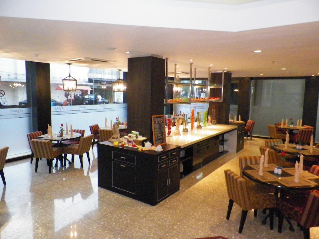 D'Best Hotel Pasar Baru Bandung Extérieur photo